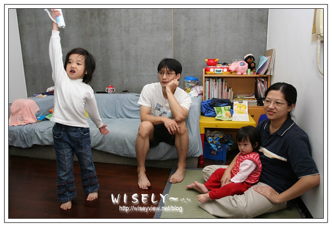 【家聚】跟小瑜一家人打電動 @WISELY's 拍拍照寫寫字
