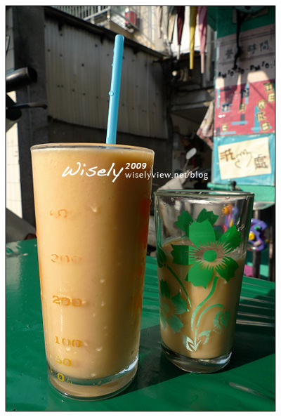 【食記】台北．劍潭 混蛋老闆果汁店：木瓜牛奶 (募集劍潭小吃美食)