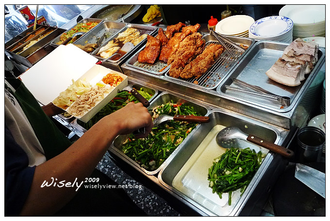 台北中山。捷運雙連站︱雙連街魯肉飯：在地老字號，烤雞腿與湯品都推薦