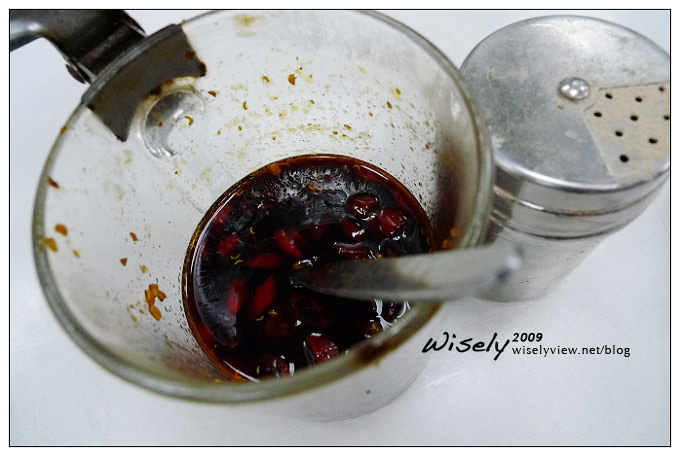 台北中山。捷運雙連站︱雙連街魯肉飯：在地老字號，烤雞腿與湯品都推薦