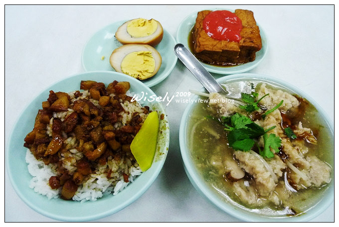 台北中山。捷運雙連站︱雙連街魯肉飯：在地老字號，烤雞腿與湯品都推薦