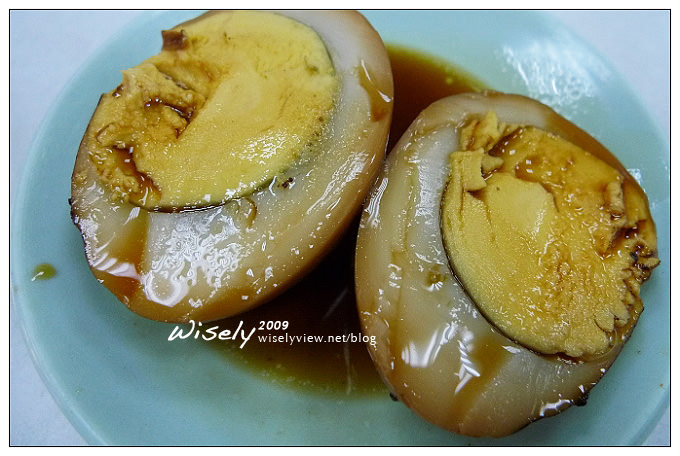 台北中山。捷運雙連站︱雙連街魯肉飯：在地老字號，烤雞腿與湯品都推薦