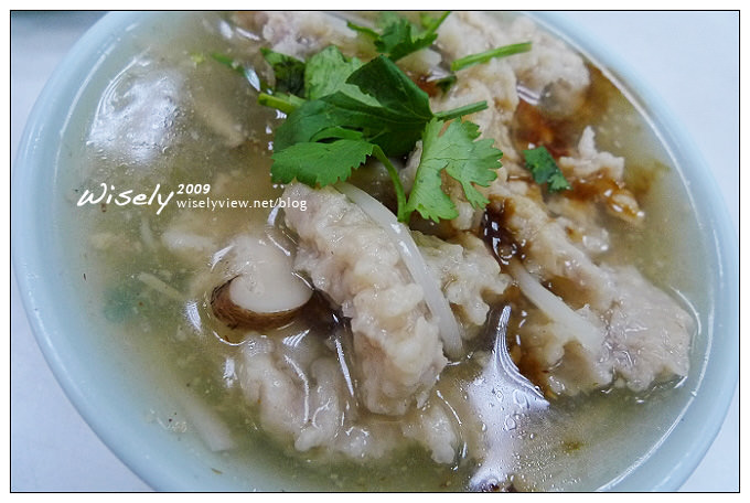 台北中山。捷運雙連站︱雙連街魯肉飯：在地老字號，烤雞腿與湯品都推薦