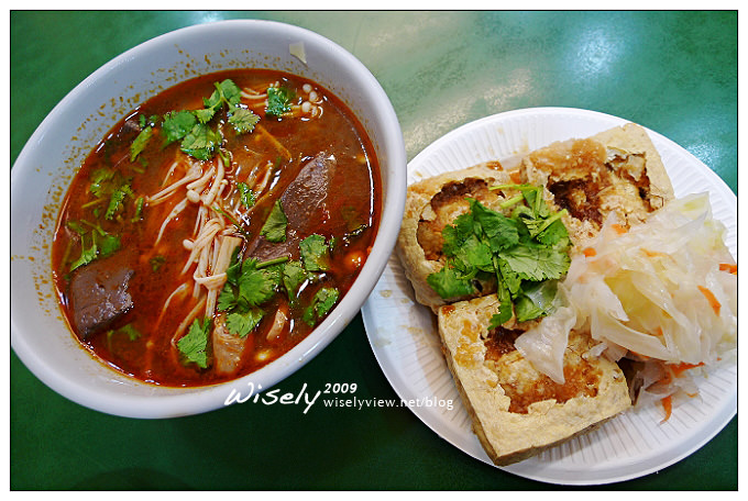 【食記】臨江街(通化街)夜市：雅口．天香炸臭豆腐／腸旺臭豆腐麻辣鴨血
