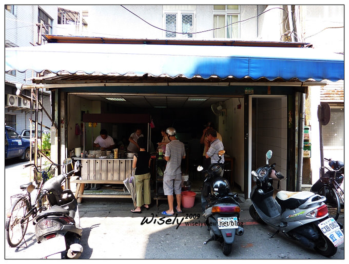 【食記】台北．雙連商圈：40年何氏油飯 (車庫油飯) @WISELY's 拍拍照寫寫字