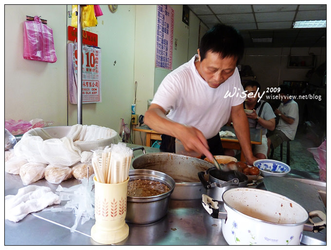 【食記】台北．雙連商圈：40年何氏油飯 (車庫油飯)