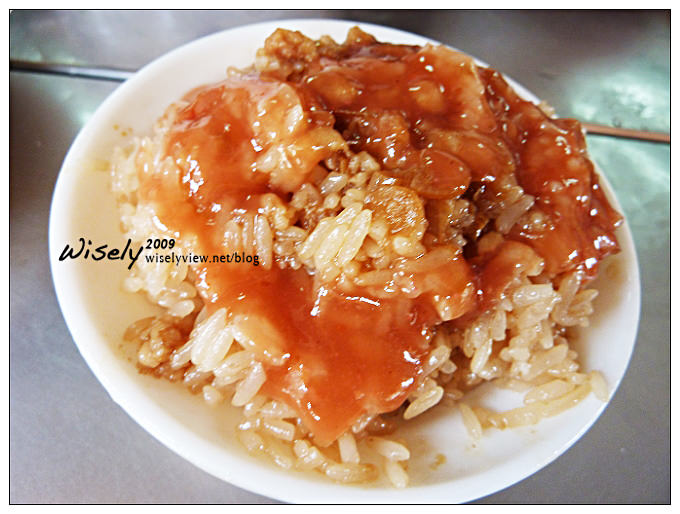 【食記】台北．雙連商圈：40年何氏油飯 (車庫油飯)