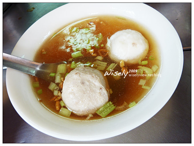 【食記】台北．雙連商圈：40年何氏油飯 (車庫油飯)