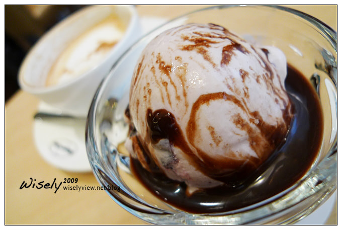 【食記】Häagen-Dazs(哈根達斯)：杏桃冰淇淋盤餐 (敗犬女王愛的詩篇)