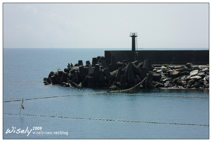 【遊玩】宜蘭．南方澳：南天宮、南安國小、南澳海灘、漁船、豆腐岬、跨港大橋