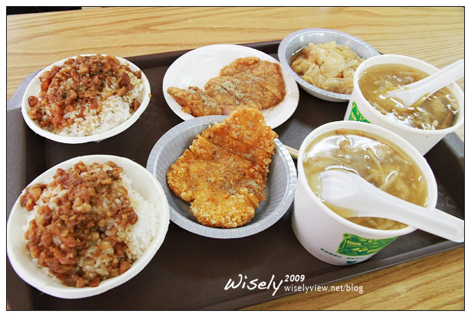 台北中山。捷運雙連站︱滿庭香魯肉飯：小黃司機的最愛，份量多菜色選擇也多