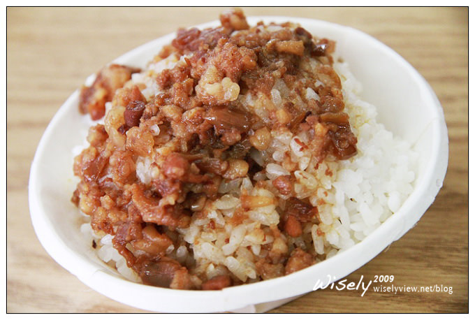 台北中山。捷運雙連站︱滿庭香魯肉飯：小黃司機的最愛，份量多菜色選擇也多