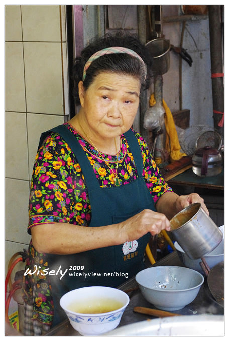 【食記】台北．城中市場 阿婆麵攤及50年豆花伯