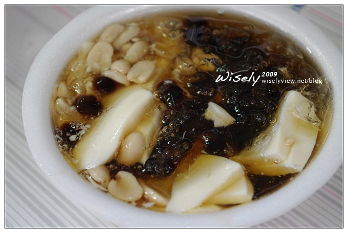 【食記】台北．城中市場 阿婆麵攤及50年豆花伯