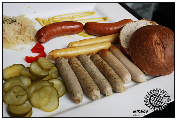 【食記】新北新店．抱飲抱食：肋眼牛排、德式香腸