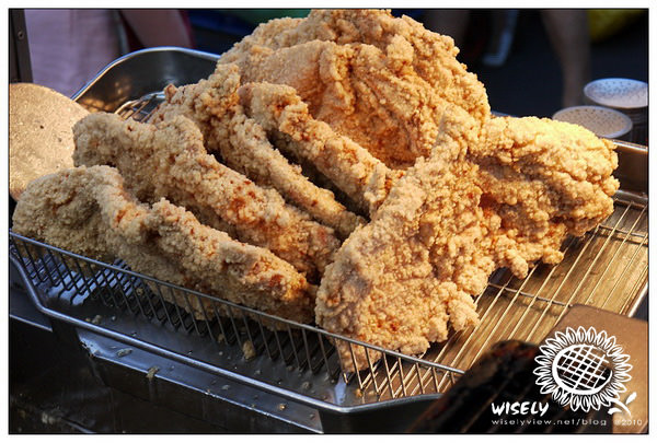 饒河街夜市︱福州世祖胡椒餅︱阿花蚵仔煎︱陳董藥燉排骨︱小師父大雞排︱台北松山車站
