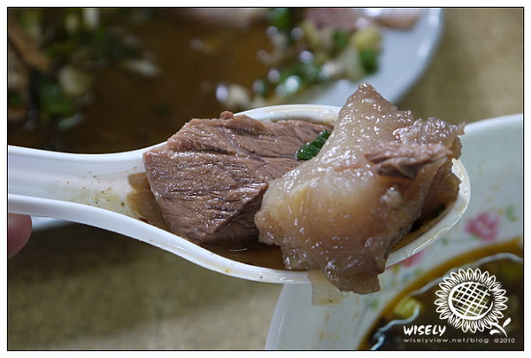 【食記】台北市。信義區：林家藥燉原汁牛肉麵大王＠吳興街商圈裡，林東芳牛肉麵同門