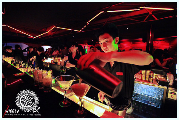 【旅遊】2010中國.上海:外灘18號-Bar Rouge (JOHNNIE WALKER黑牌調酒) 【旅遊】2010中國.上海:外灘18號-Bar Rouge (JOHNNIE WALKER黑牌調酒)