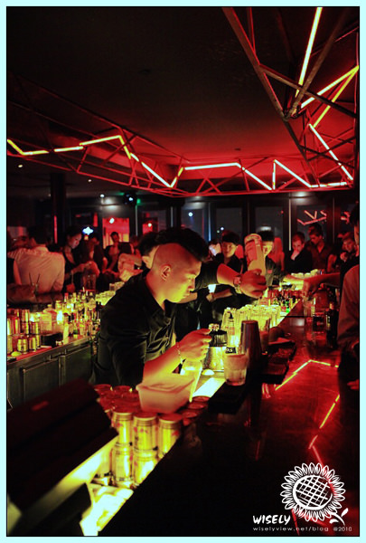 【旅遊】2010中國.上海:外灘18號-Bar Rouge (JOHNNIE WALKER黑牌調酒) 【旅遊】2010中國.上海:外灘18號-Bar Rouge (JOHNNIE WALKER黑牌調酒)