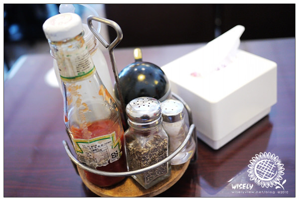 【食記】台北.景美夜市:Jim’s Burger早餐 (提供WiFi網路) 【食記】台北.景美夜市:Jim’s Burger早餐 (提供WiFi網路)