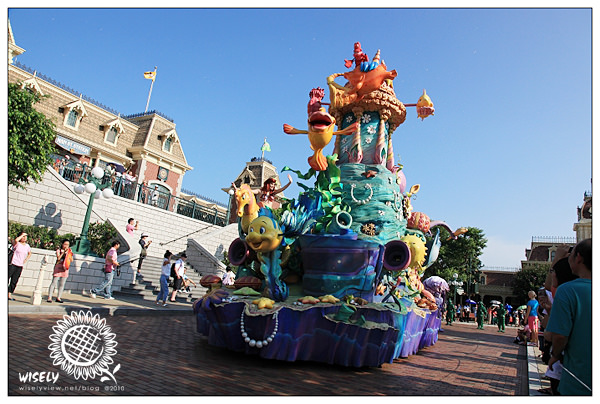 【旅遊】2010 中國.香港：迪士尼樂園．歡樂花車巡遊表演 Day2-1 @WISELY's 拍拍照寫寫字