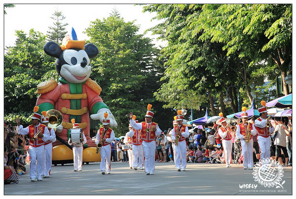 【旅遊】2010 中國.香港：迪士尼樂園．歡樂花車巡遊表演 Day2-1