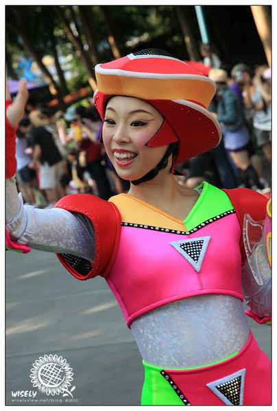 【旅遊】2010 中國.香港：迪士尼樂園．歡樂花車巡遊表演 Day2-1