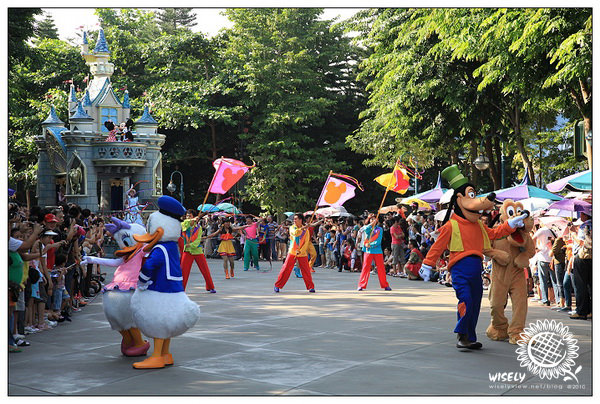 【旅遊】2010 中國.香港：迪士尼樂園．歡樂花車巡遊表演 Day2-1
