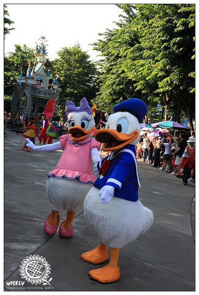 【旅遊】2010 中國.香港：迪士尼樂園．歡樂花車巡遊表演 Day2-1