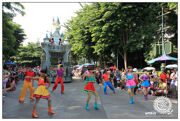 【旅遊】2010 中國.香港：迪士尼樂園．歡樂花車巡遊表演 Day2-1