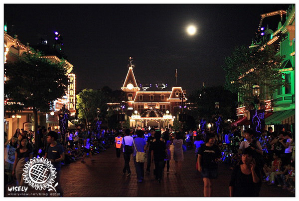 【旅遊】2010中國.香港：迪士尼樂園．萬聖節(百鬼夜行、魔咒焚城) Day2-2