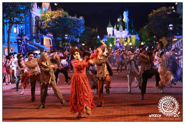 【旅遊】2010中國.香港：迪士尼樂園．萬聖節(百鬼夜行、魔咒焚城) Day2-2