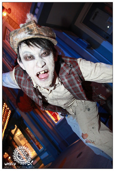 【旅遊】2010中國.香港：迪士尼樂園．萬聖節(百鬼夜行、魔咒焚城) Day2-2