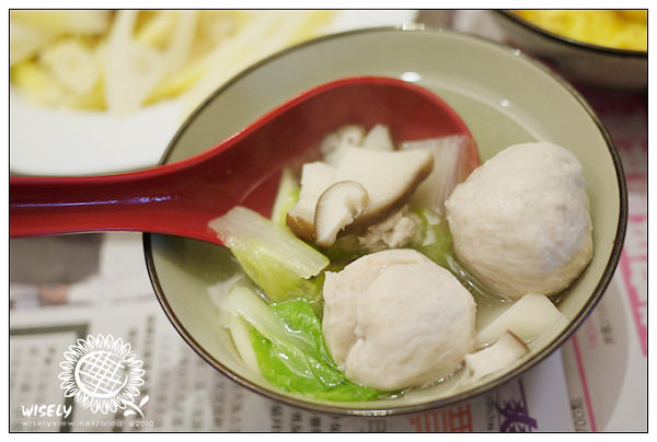 【試吃】桂冠貢丸、成功旗魚丸料理試作:雙菇鮮丸湯(天冷了,來碗熱湯吧!) 【試吃】桂冠貢丸、成功旗魚丸料理試作:雙菇鮮丸湯(天冷了,來碗熱湯吧!)