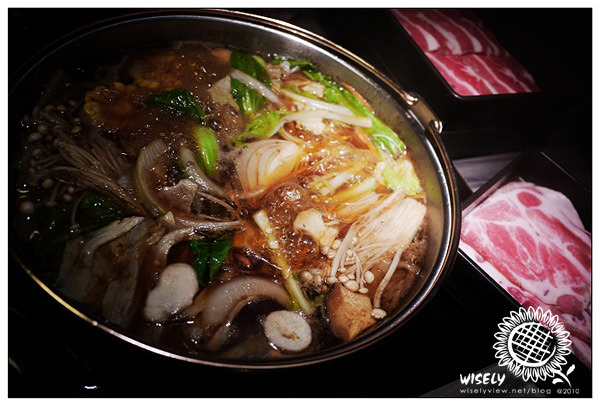 【食記】台北．西門町商圈：本燔野菜農場壽喜燒 (吃到飽)(改至中山店)