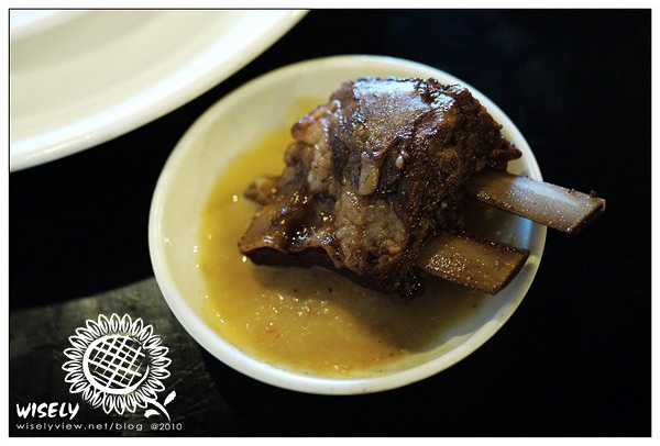 【食記】台北．新店北宜路：不一羊小羊肉 (羊肉湯、小羊排&京醬羊肉絲)