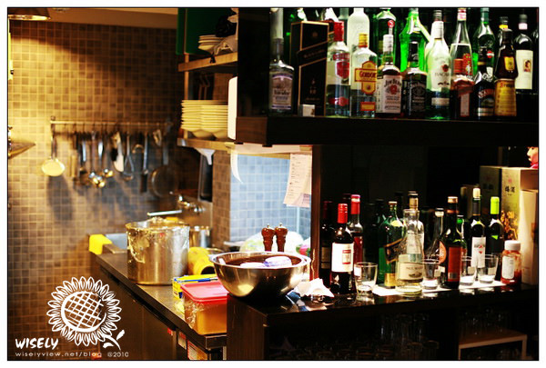 【食記】台北.黑米 Café BISTRO:墨魚燉飯 (提供WiFi網路) 【食記】台北.黑米 Café BISTRO:墨魚燉飯 (提供WiFi網路)