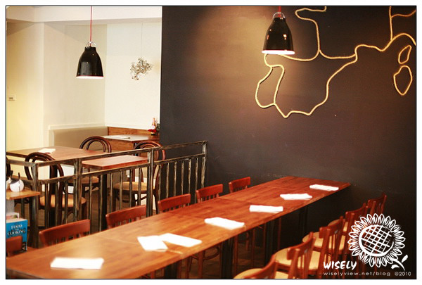 【食記】台北.黑米 Café BISTRO:墨魚燉飯 (提供WiFi網路) 【食記】台北.黑米 Café BISTRO:墨魚燉飯 (提供WiFi網路)