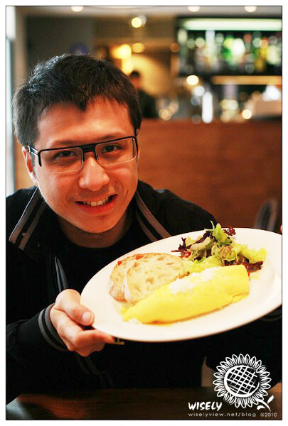 【食記】台北.黑米 Café BISTRO:墨魚燉飯 (提供WiFi網路) 【食記】台北.黑米 Café BISTRO:墨魚燉飯 (提供WiFi網路)