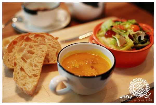 【食記】台北.黑米 Café BISTRO:墨魚燉飯 (提供WiFi網路) 【食記】台北.黑米 Café BISTRO:墨魚燉飯 (提供WiFi網路)