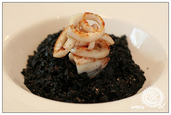 【食記】台北.黑米 Café BISTRO:墨魚燉飯 (提供WiFi網路) 【食記】台北.黑米 Café BISTRO:墨魚燉飯 (提供WiFi網路)