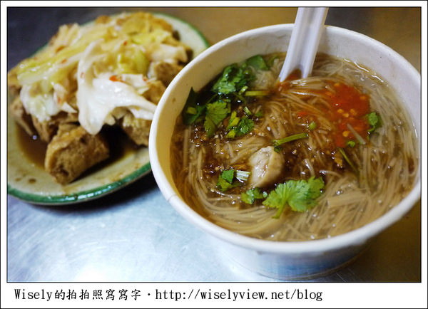 【食記】台北．捷運萬隆站2號出口旁：(萬隆)蚵仔麵線、現炸臭豆腐