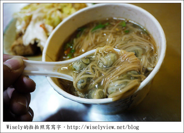 【食記】台北．捷運萬隆站2號出口旁：(萬隆)蚵仔麵線、現炸臭豆腐