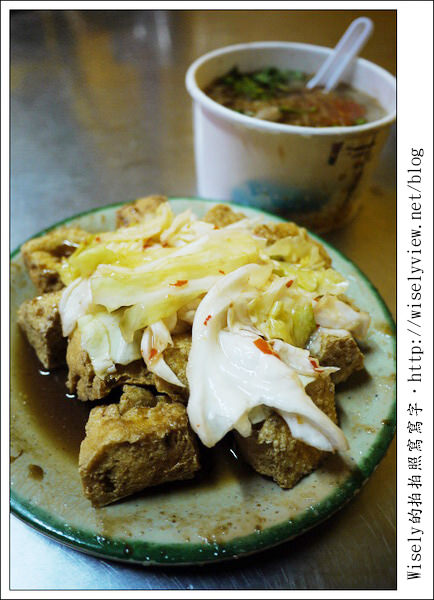 【食記】台北．捷運萬隆站2號出口旁：(萬隆)蚵仔麵線、現炸臭豆腐