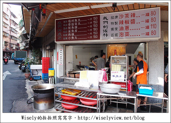 【食記】台北‧迪化街商圈：佳興魚丸店、霞海城隍廟旁攤車油粿、正發青草店百草茶