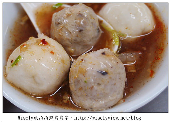 【食記】台北‧迪化街商圈：佳興魚丸店、霞海城隍廟旁攤車油粿、正發青草店百草茶