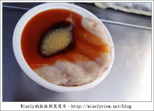 【食記】台北‧迪化街商圈：佳興魚丸店、霞海城隍廟旁攤車油粿、正發青草店百草茶