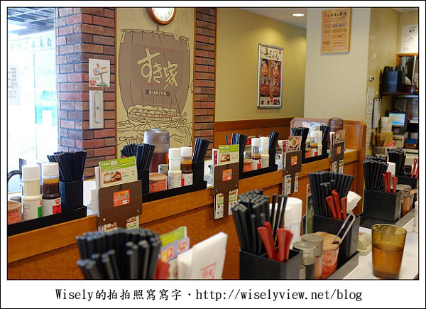 【食記】2011關西(京阪神)-08：すき家Sukiya-香蔥玉子牛丼 (Fujifilm X100)