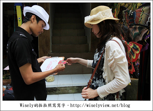 【旅行】2011(印尼)峇里島-05:烏布白金巴士貴賓室、烏布傳統市場(沙龍、服飾、木雕貓)《採購殺價必知心得》 【旅行】2011(印尼)峇里島-05:烏布白金巴士貴賓室、烏布傳統市場(沙龍、服飾、木雕貓)《採購殺價必知心得》