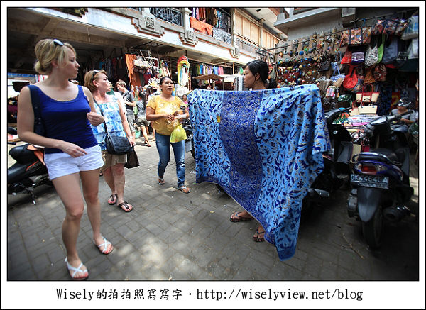 【旅行】2011(印尼)峇里島-05:烏布白金巴士貴賓室、烏布傳統市場(沙龍、服飾、木雕貓)《採購殺價必知心得》 【旅行】2011(印尼)峇里島-05:烏布白金巴士貴賓室、烏布傳統市場(沙龍、服飾、木雕貓)《採購殺價必知心得》